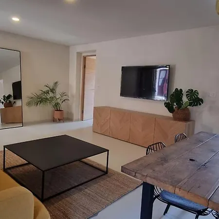 Au Centre Du Village Cargese