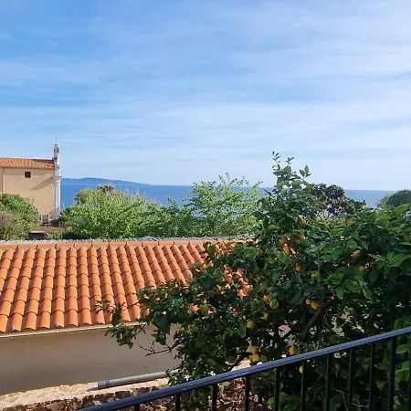 Appartement Avec Terrasse Au Centre Du Village