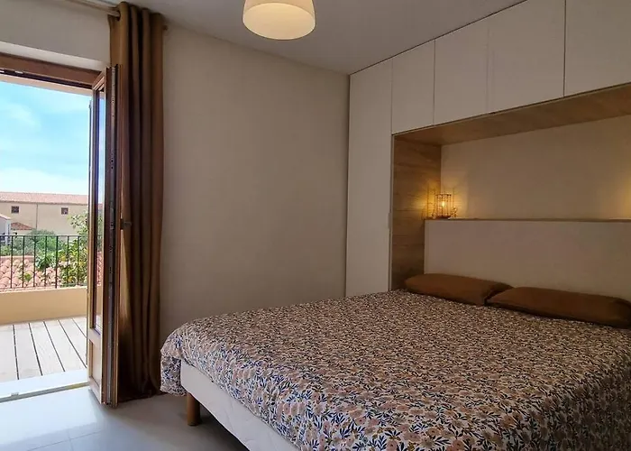 Avec Terrasse Au Centre Du Village Daire Cargèse