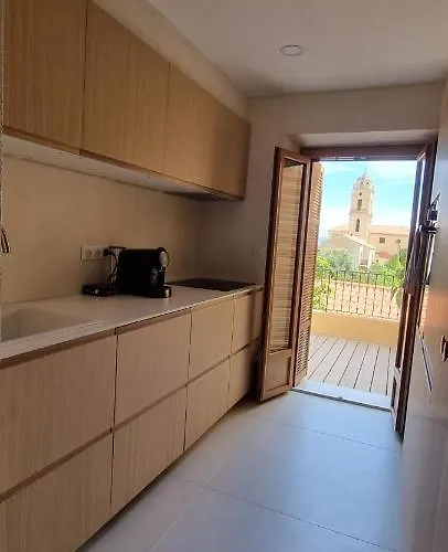 Avec Terrasse Au Centre Du Village